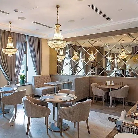 מלון Calvary & Restaurant 3*