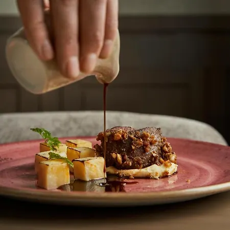 Отель Calvary & Restaurant 3*