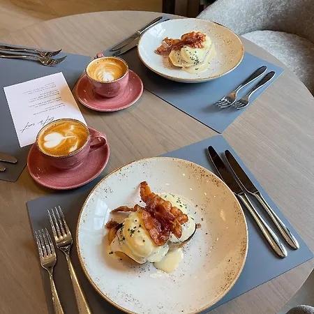 Calvary & Restaurant 3*