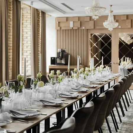 Отель Calvary & Restaurant