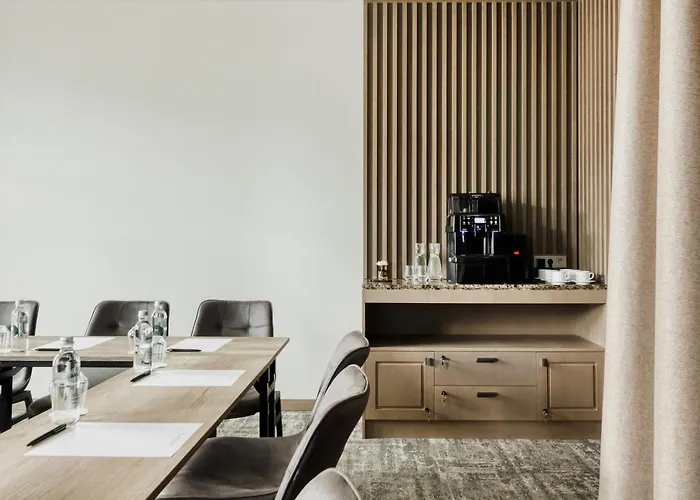 Calvary & Restaurant מלון