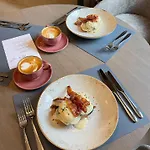 Calvary & Restaurant 3*